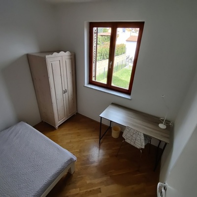Enoposteljna soba