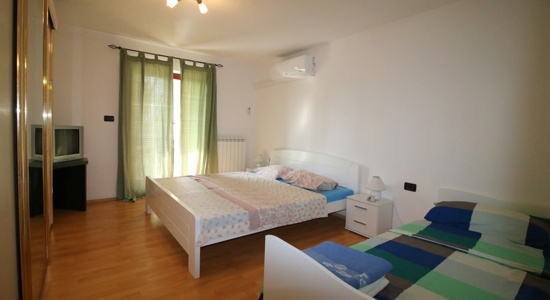oddam appartma dvem študentom