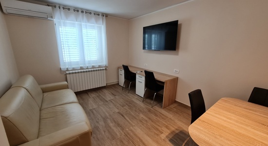 Prenovljeno dvosobno stanovanje