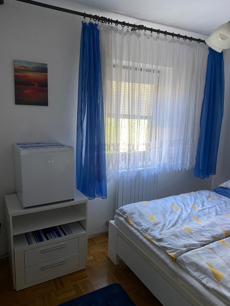 Soba za 1 osebo v stanovanju v Izoli