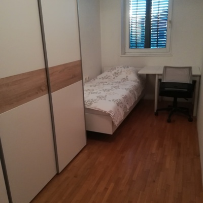 Oddam enoposteljno sobo v centru Kopra