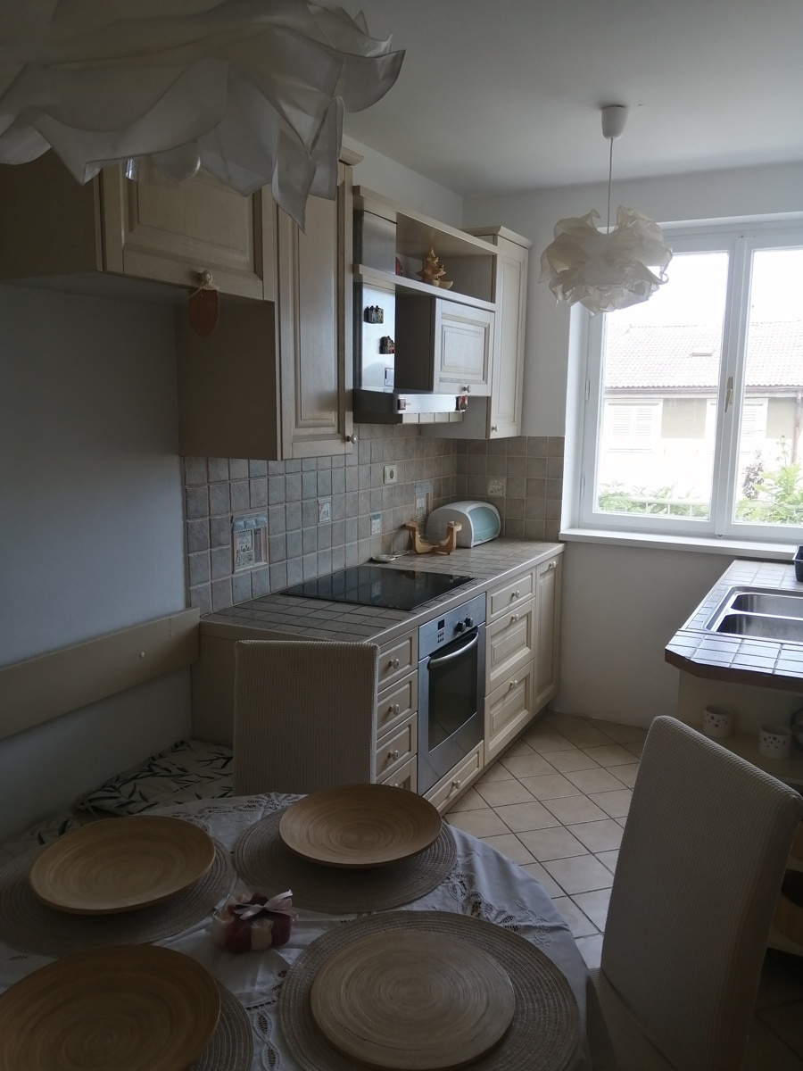 Najem enoposteljne ali dvoposteljne sobe / Single or double room for rent