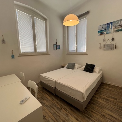 Oddamo dvoposteljno sobo v centru Kopra – vseljivo 1. 2.