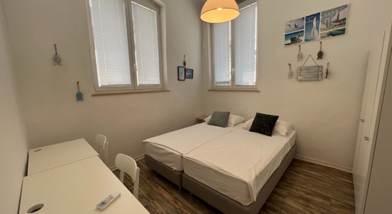 Oddamo dvoposteljno sobo v centru Kopra – vseljivo 1. 2.