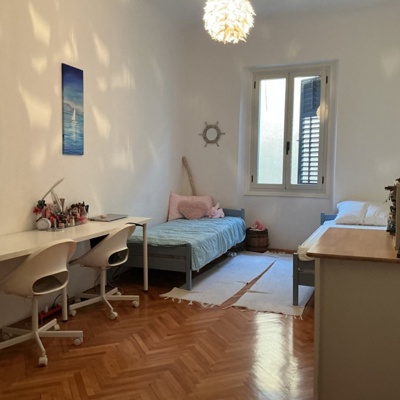 Oddamo posteljo v dvoposteljni sobi