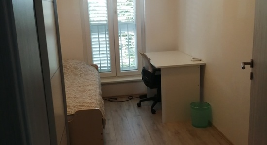 Enoposteljno sobo oddam v centru Kopra