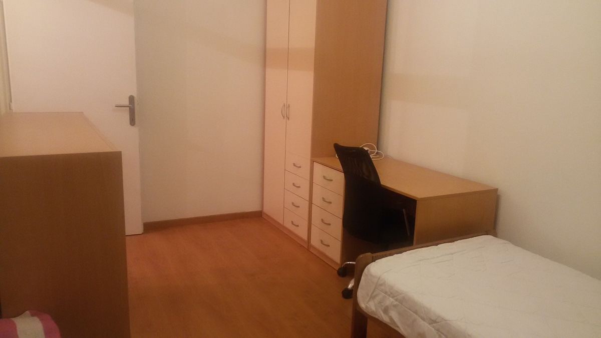 Oddam enoposteljno sobo v centru Kopra