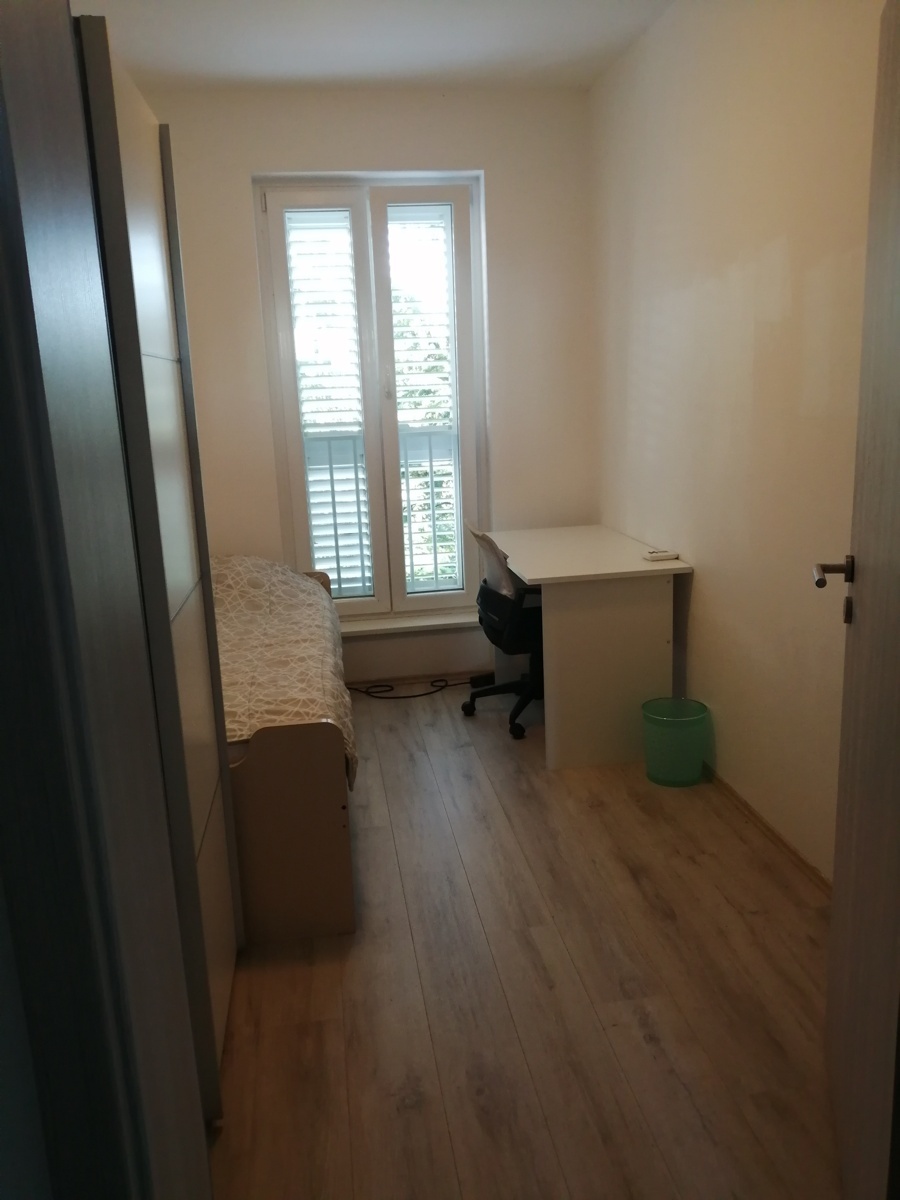 Enoposteljno sobo oddam v centru Kopra