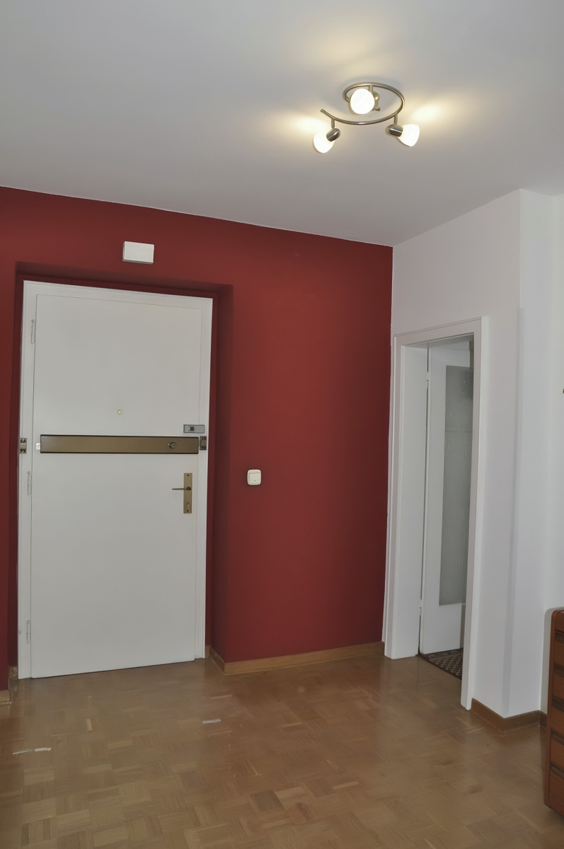 Oddamo trisobno stanovanje v Semedeli (Koper)