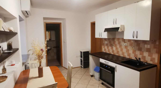 2x samostojna soba z posteljo, možna SUBVENCIJA